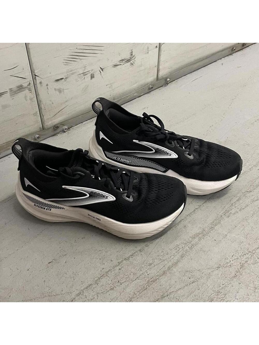 Brooks Glycerin 22 black running shoes size 7.5